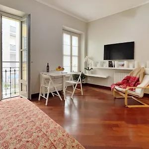  Appartamento Chic 1bdr With Shared Terrace Steps From Duomo By Rentopolis Italia